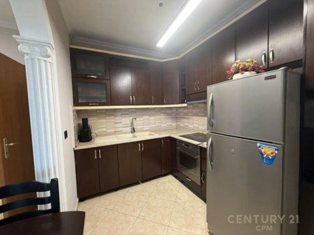 SHITET APARTAMENT 3+1+2 PRANE KRISTAL CENTER!