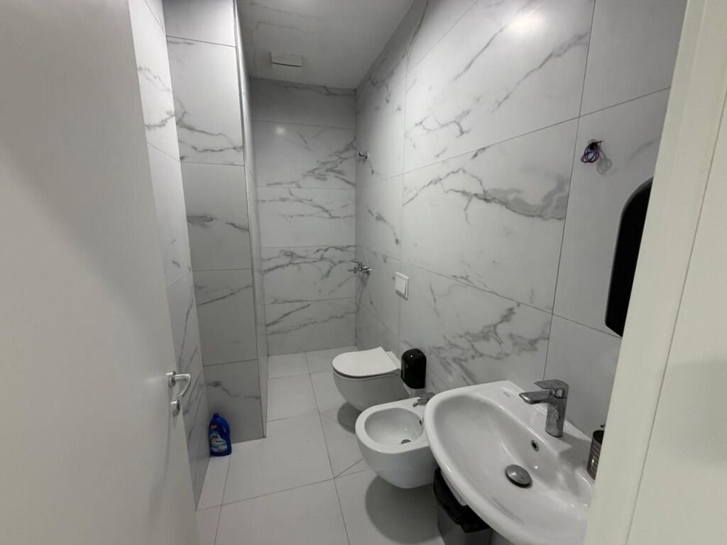 🏢 Apartment 2+1+2 for Rent for Offices 📍 Garden Building, 21 Dhjetori💶 Price: 1000€ / month