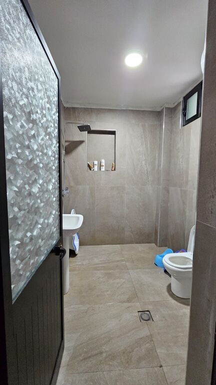 VENDESI PRIVATO IN VENDITA - VIA NJAZI MEKA TIRANA