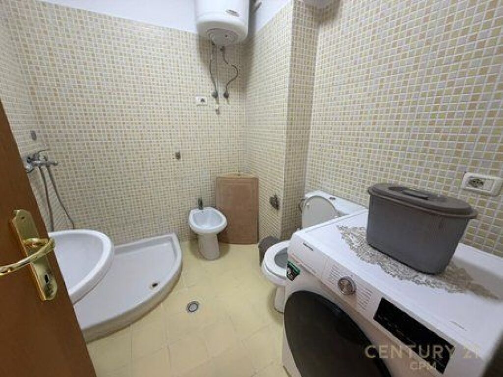 SHITET APARTAMENT 3+1+2 PRANE KRISTAL CENTER!
