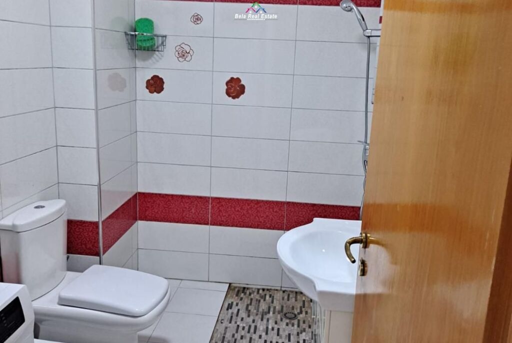 Apartament Me Qera 2+1 Tek Ish Restorant Durresi (ID B2201918) Tirane