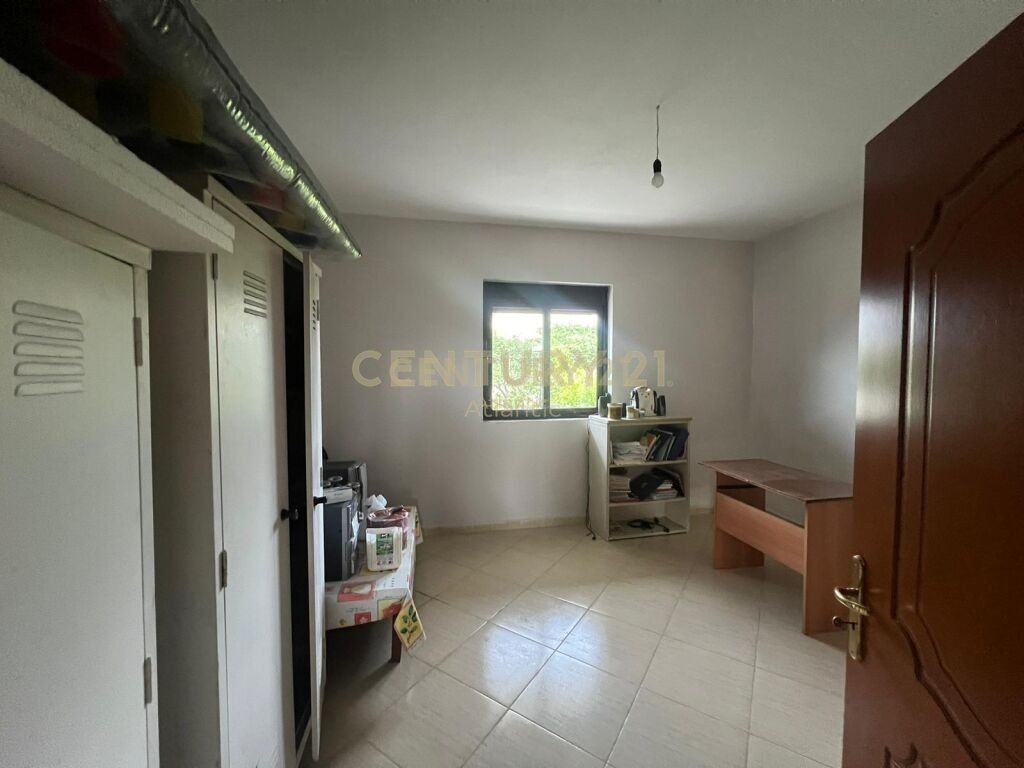 VENDESI PRIVATO IN VENDITA A ISH KENETE DURRES!
