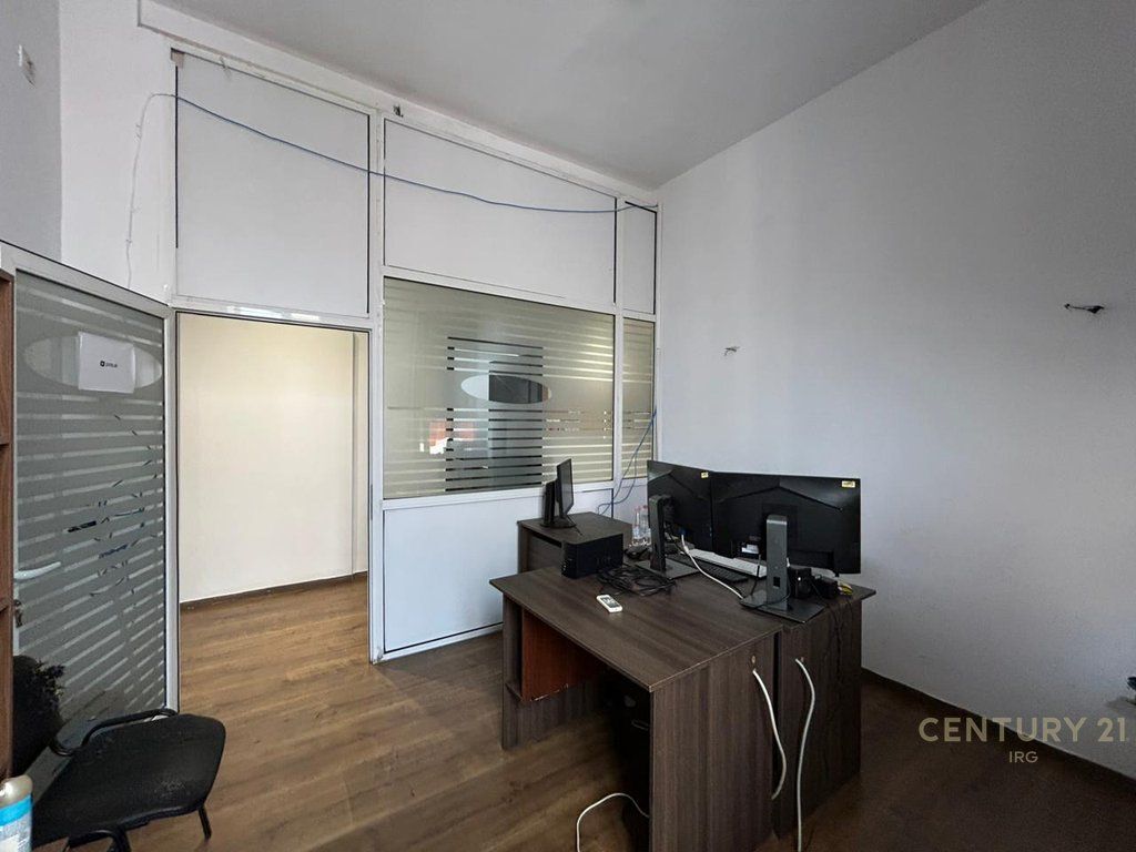 UFFICIO IN AFFITTO A BLLOK 2.100 € /Mese