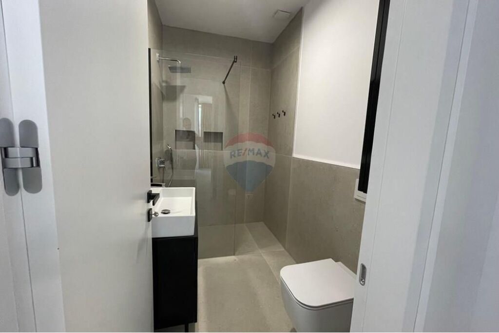 Apartament 2+1+2+Parkim me qera  Liqeni Thate