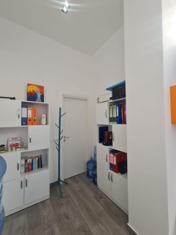 AMBIENT KOMERCIAL PER SHITJE, FIORI DI BOSKO