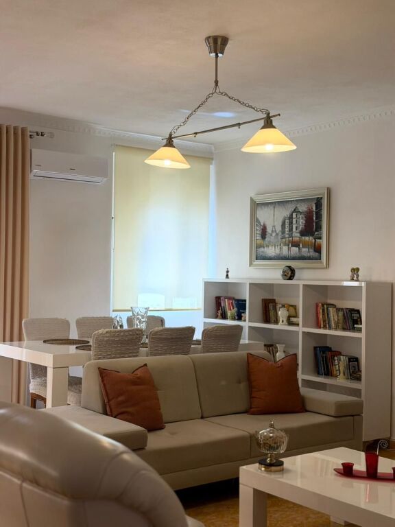 Shitet: Apartament 2+1, pranë Shkollës së Muzikës, Vlorë