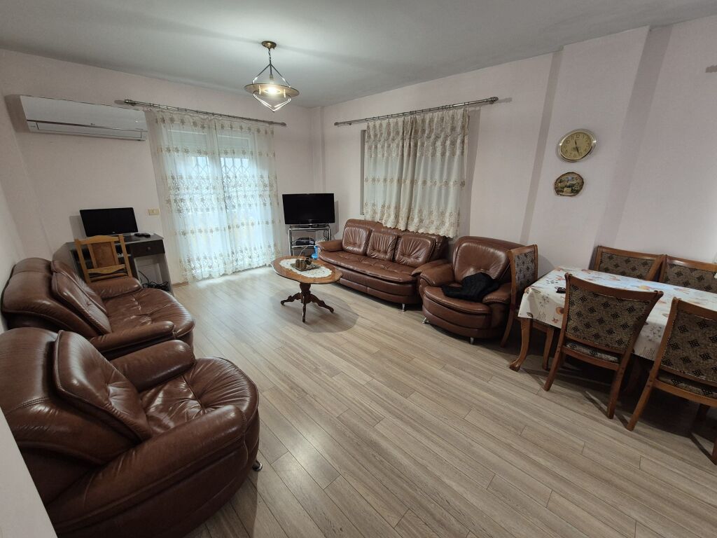 Apartament 2+1+2 per qera Komuna e Parisit !