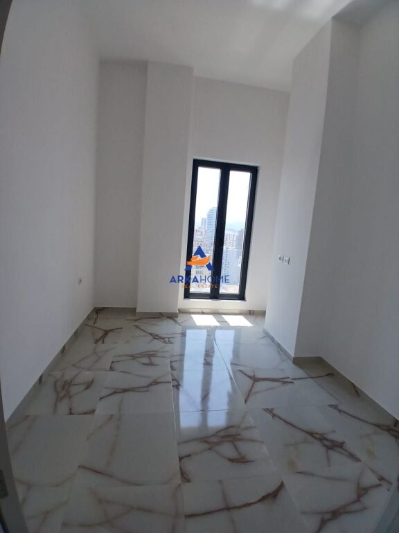 AFFITTASI APPARTAMENTO 2+1+BALCONE PER UFFICIO "RRUGA E BARRIKADAVE" 13000 EURO