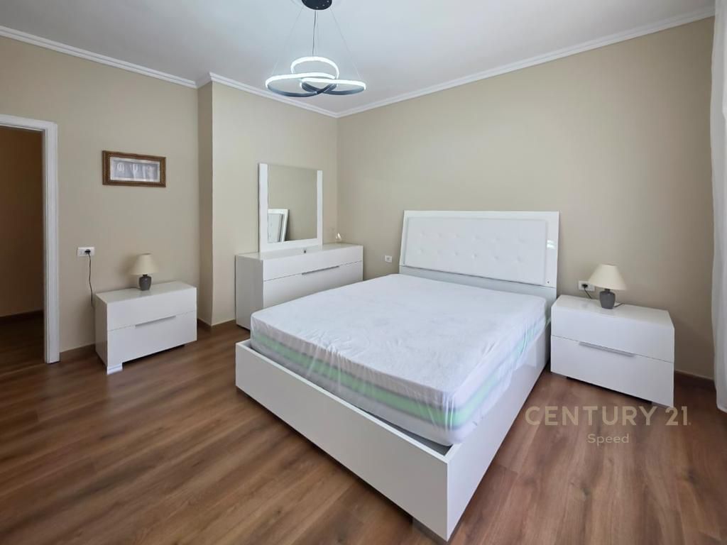 Apartament 2+1 + Parkim per Qira tek 9-katëshet
