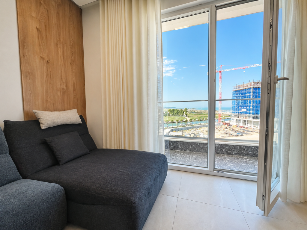 Shitet Apartament 1+1 i Mobiluar me Pamje Deti - Qerret, Kavajë