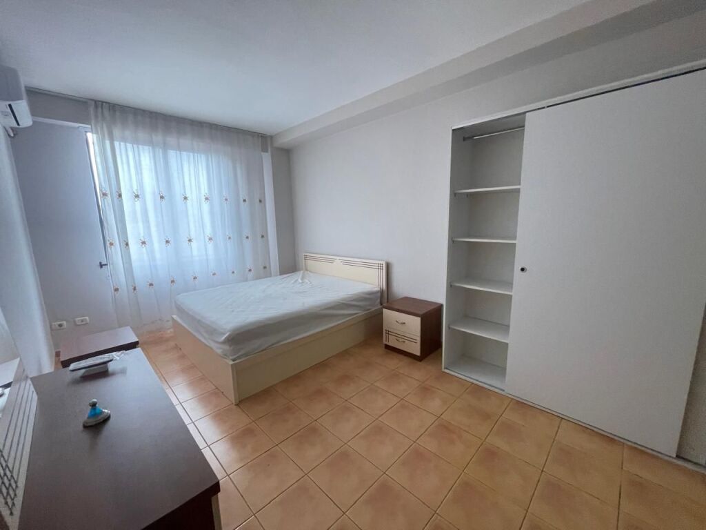 21-dicembre, appartamento arredato 2+1+2 in affitto.