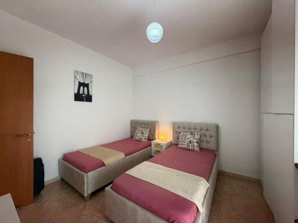 Apartament me Pamje Deti 2+1+2wc me Qera Afatgjate - Vlore