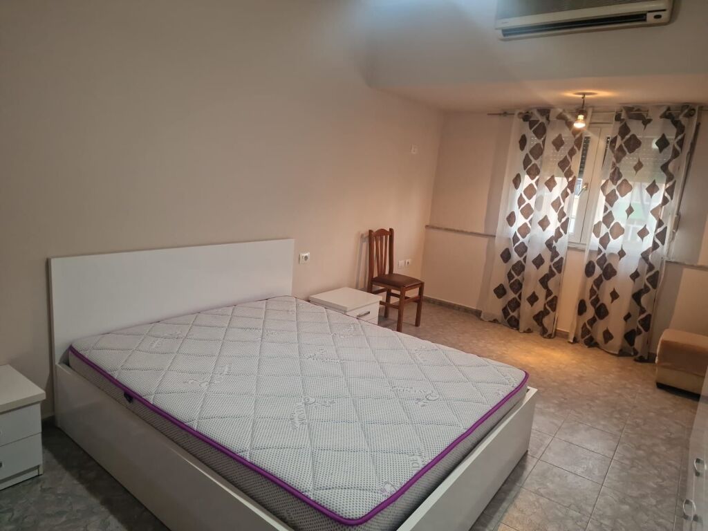 Apartament 2+1 per qira te Rruga e Durresit
