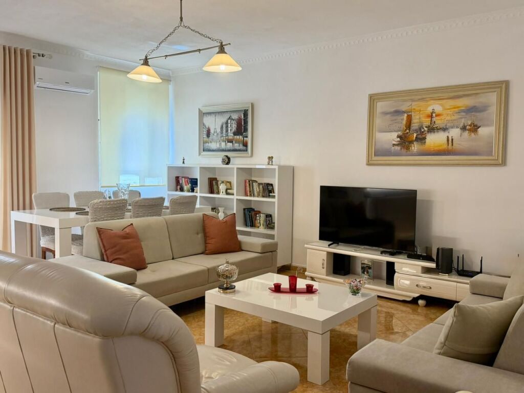 Shitet: Apartament 2+1, pranë Shkollës së Muzikës, Vlorë