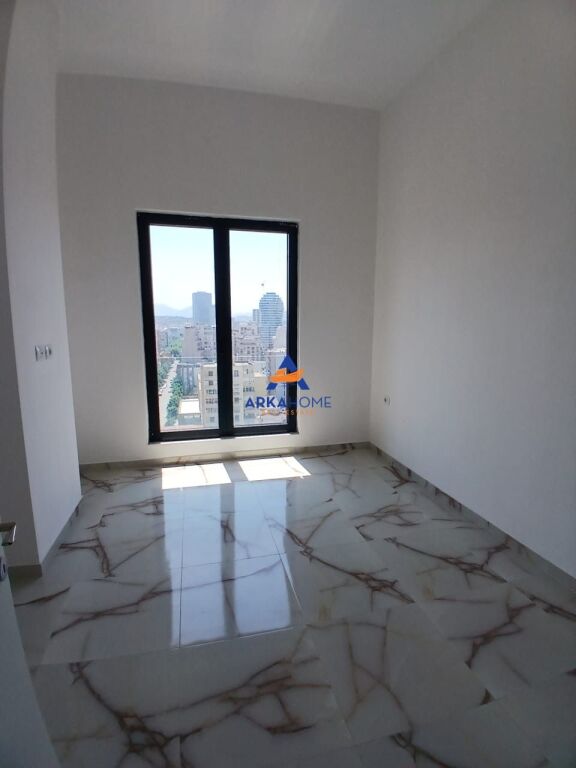 AFFITTASI APPARTAMENTO 2+1+BALCONE PER UFFICIO "RRUGA E BARRIKADAVE" 13000 EURO