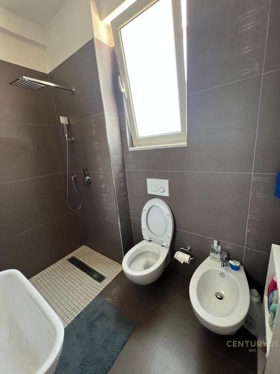 Apartament 2+1 me qera tek Rr 5 Maji 550 € /Muaj