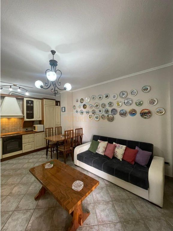 Qera, Apartament 2+1, Myslym Shyri, Tiranë