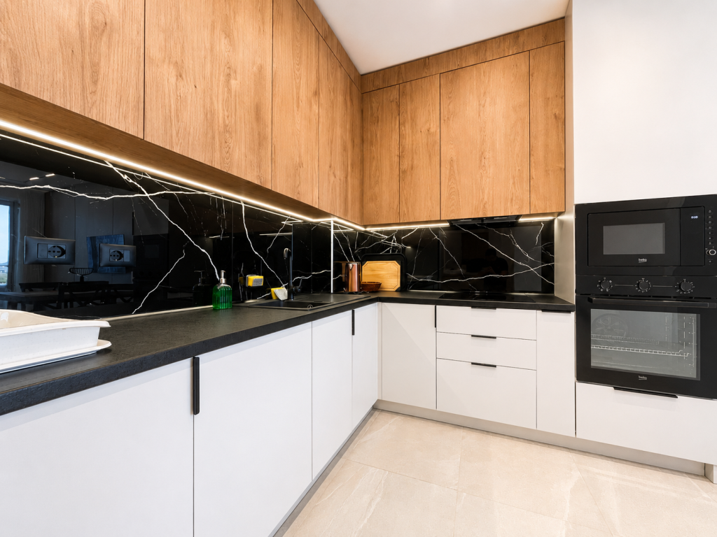 Shitet Apartament 1+1 i Mobiluar me Ballkon në Qerret, Kavajë