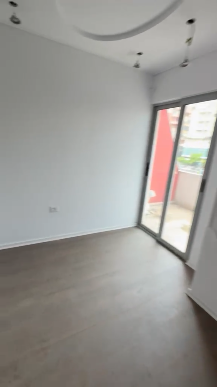 Apartament per shitje te Komuna e Parisit