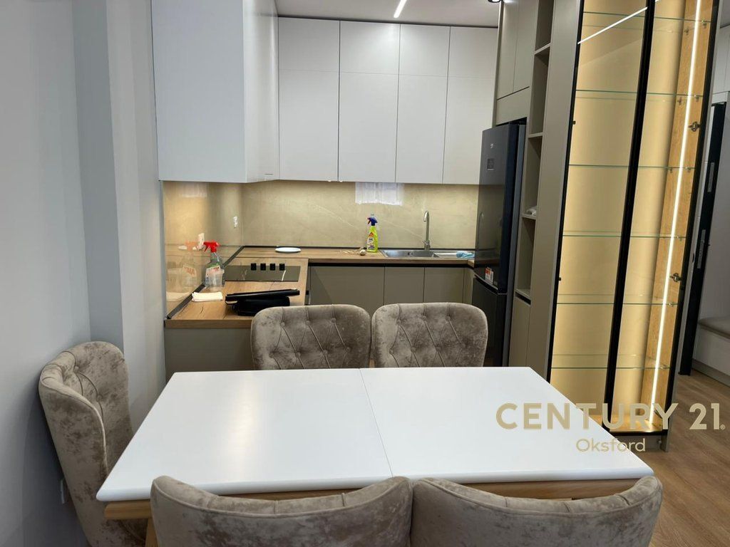 Apartament 3+2+1 për Shitje në Univers City – Kati i 6-të 191,400 €