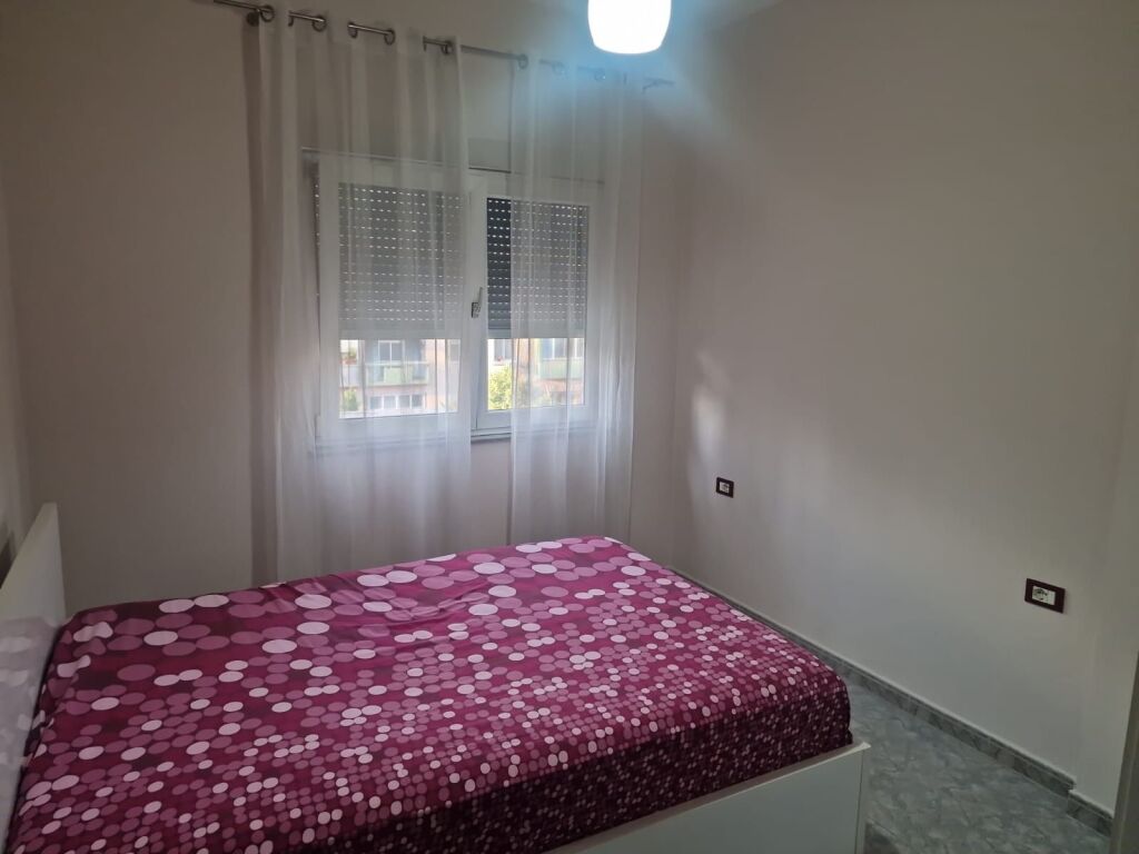 Apartament 2+1 per qira te Rruga e Durresit