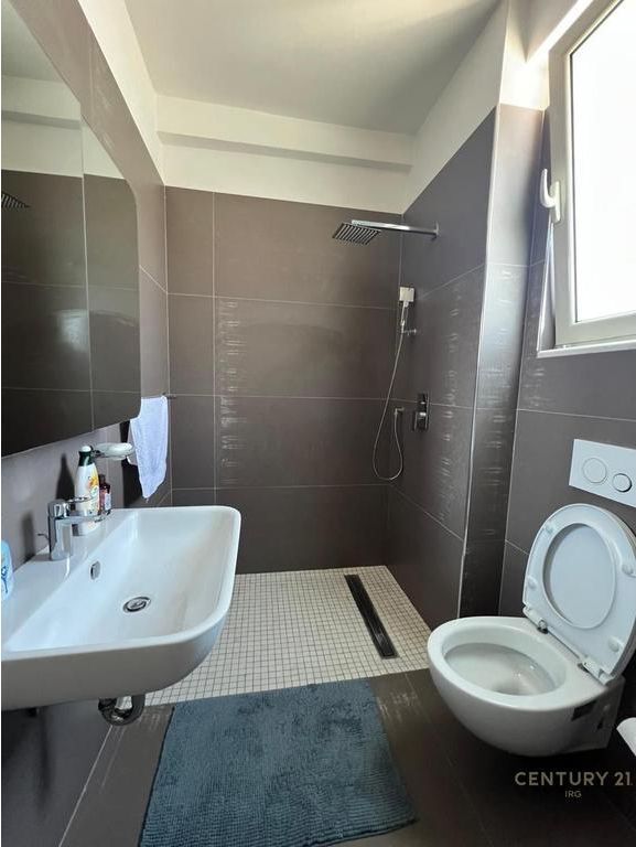 Apartament 2+1 me qera tek Rr 5 Maji