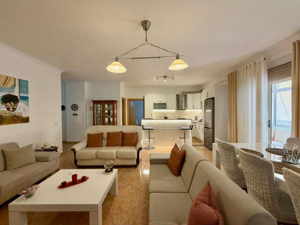 Shitet: Apartament 2+1, pranë Shkollës së Muzikës, Vlorë