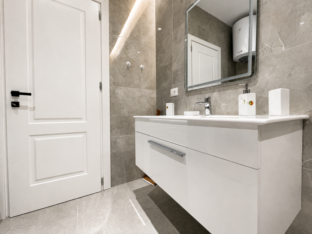 Shitet Apartament 1+1 i Mobiluar me Pamje Deti - Qerret, Kavajë