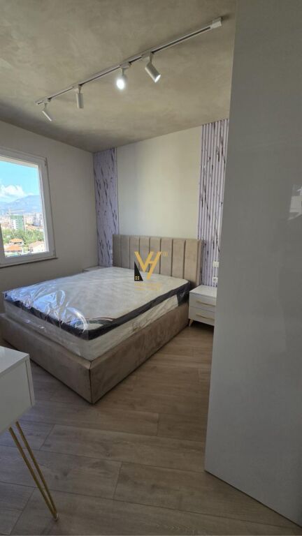 JEPET APARTAMENT 1+1 ME QERA TEK UNAZA E RE 60.000 LEKE