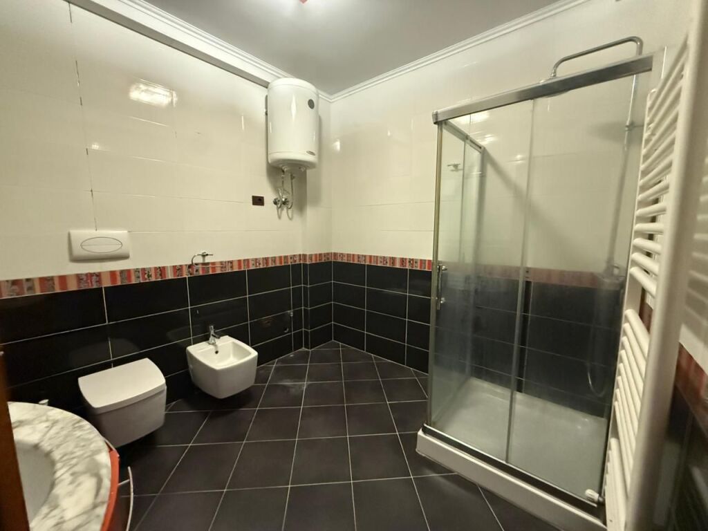 Shitet Apartament 2+1+2, Rr. E Kosovarëve, Tirane