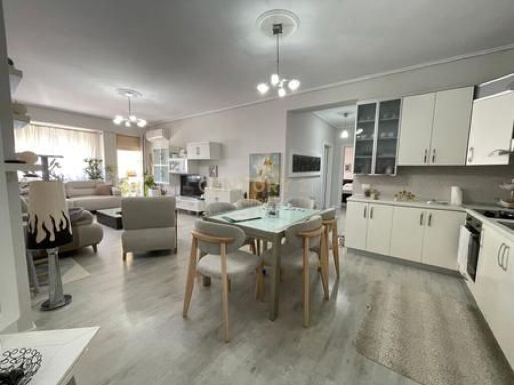 SUPER APARTAMENT 2+1+2 VIJA E PARE NE LUNGOMARE