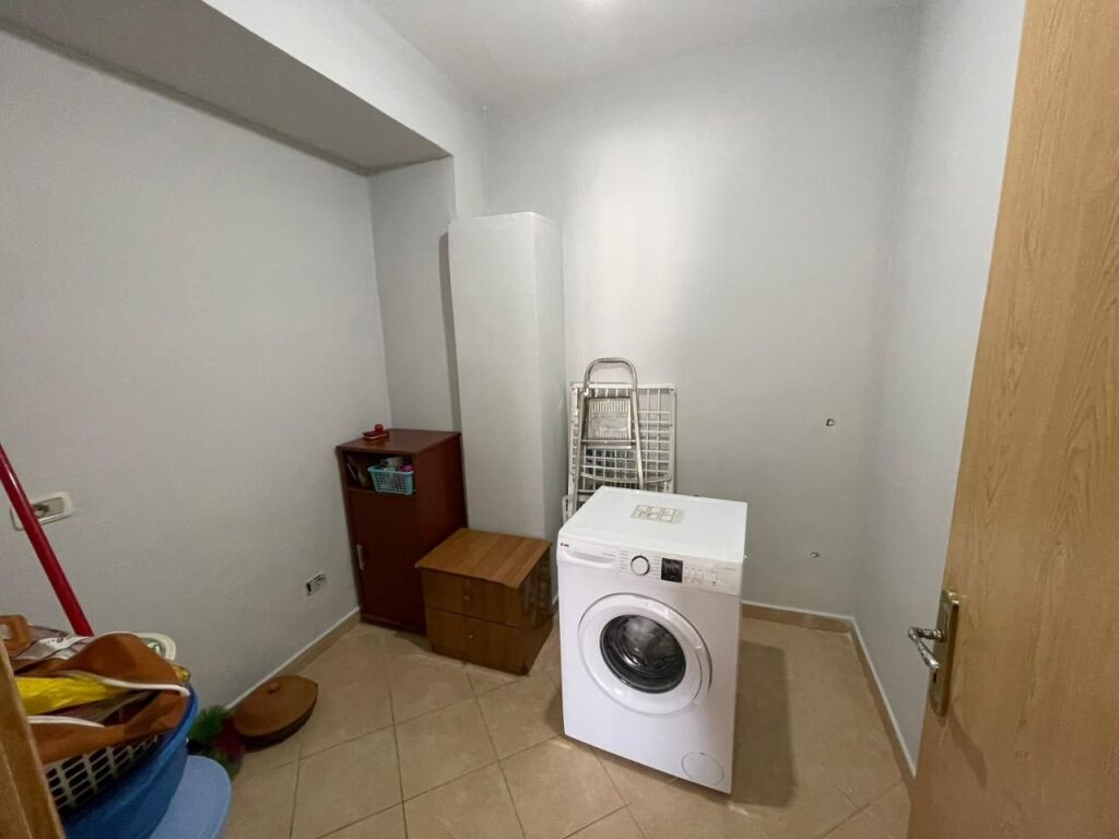 Qera, Apartament 2+1 + Depo , Komuna e Parisit, Tirane.