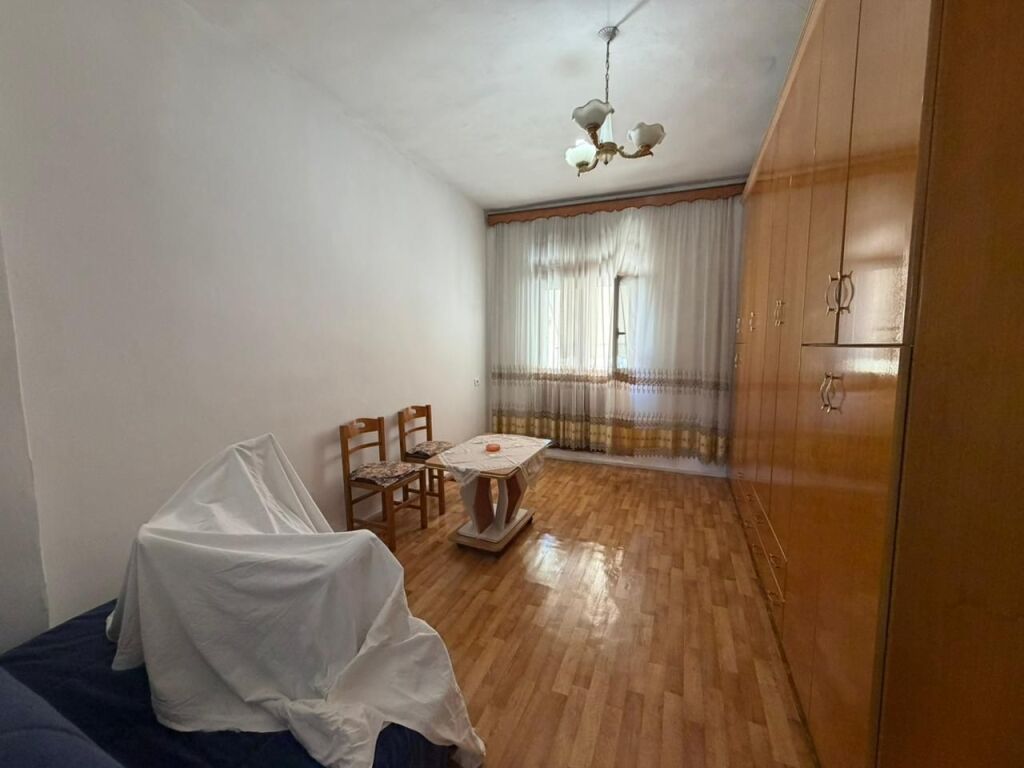 Apartament 2+1 me Qira Afatgjatë - Sheshi Pavaresia, Vlore