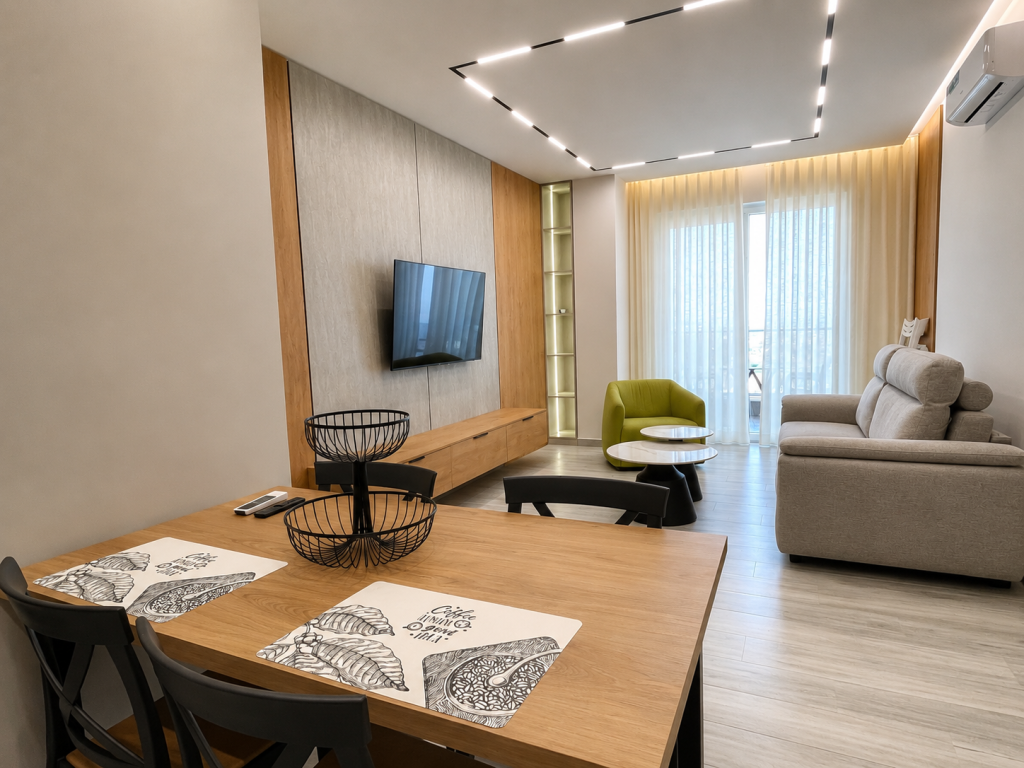 Shitet Apartament 1+1 i Mobiluar me Pamje Deti në Qerret, Kavajë