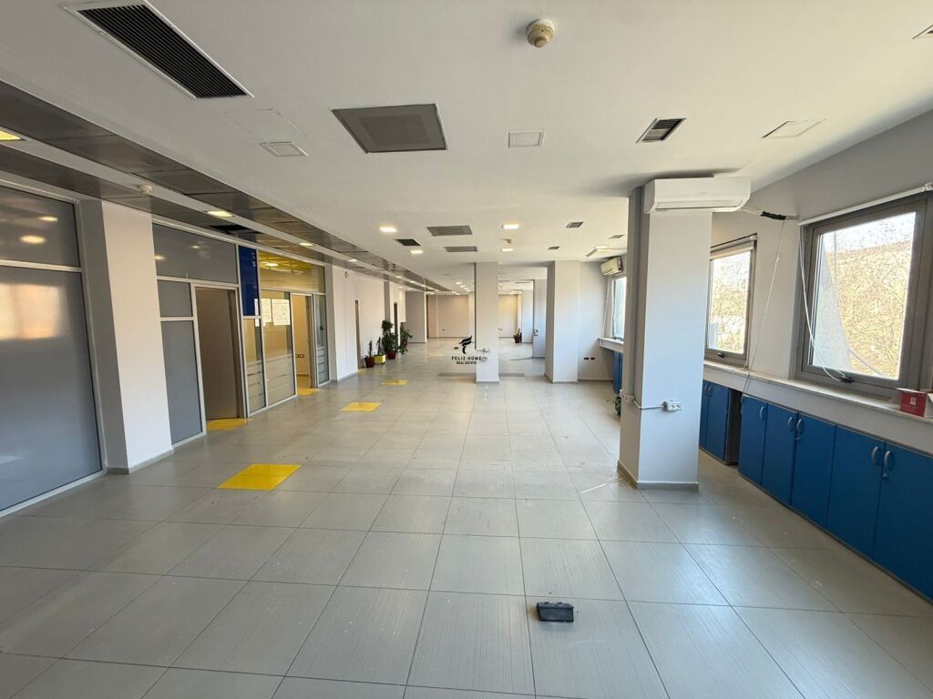 OFFICE FOR RENT 220 M2 KAVAJES STREET 4,400 EURO FH-75759