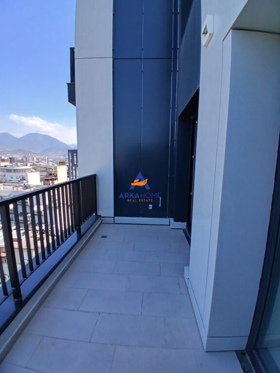 AFFITTASI APPARTAMENTO 2+1+BALCONE PER UFFICIO "RRUGA E BARRIKADAVE" 13000 EURO