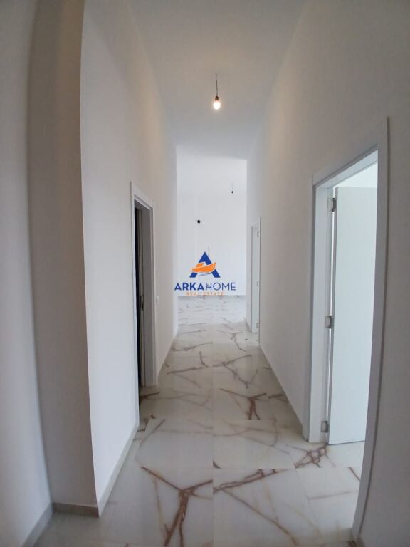 AFFITTASI APPARTAMENTO 2+1+BALCONE PER UFFICIO "RRUGA E BARRIKADAVE" 13000 EURO