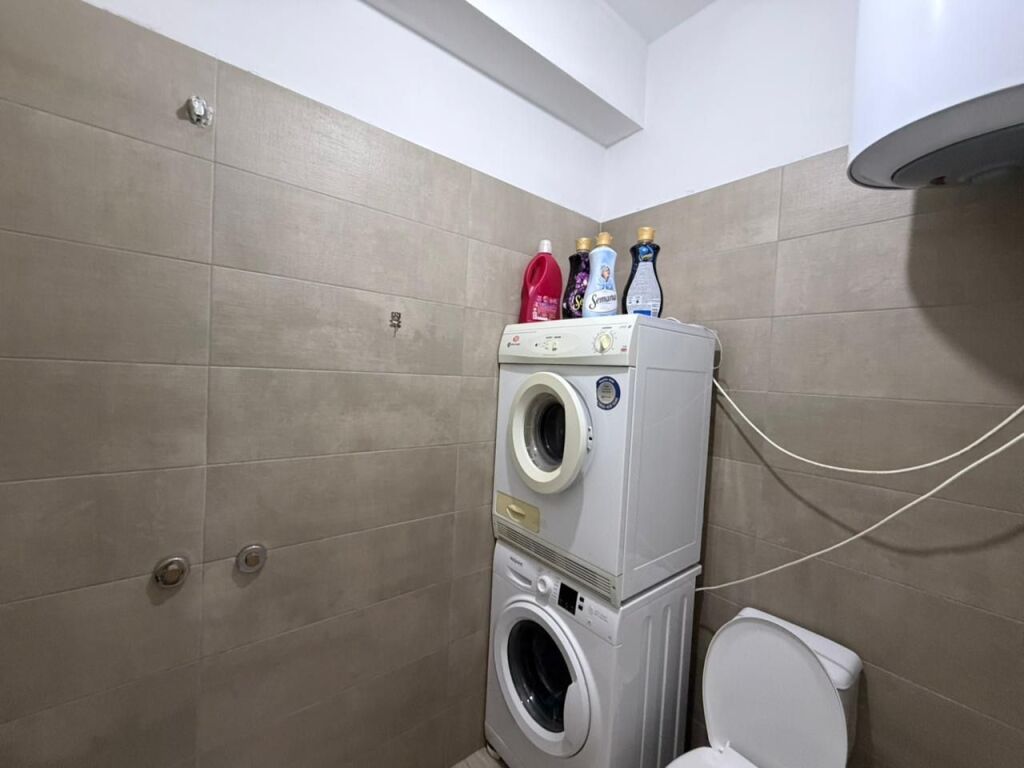 🏡 Jepet me qira apartament 3+1+2 📍 Tek 5 Maji, pallatet e tërmetit
