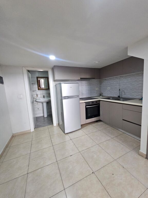 Jepet me qira apartament 1+1