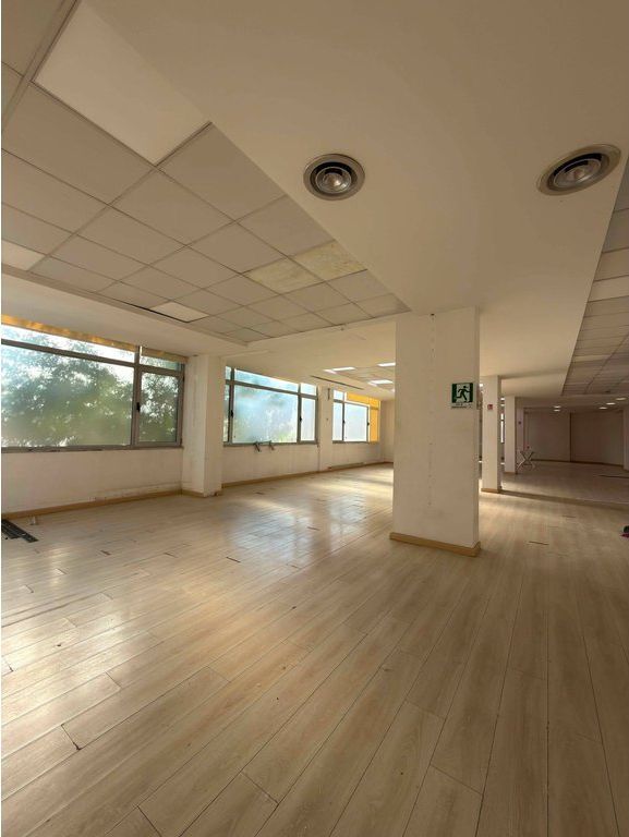 Spazio per Uffici in Affitto – 300 m²