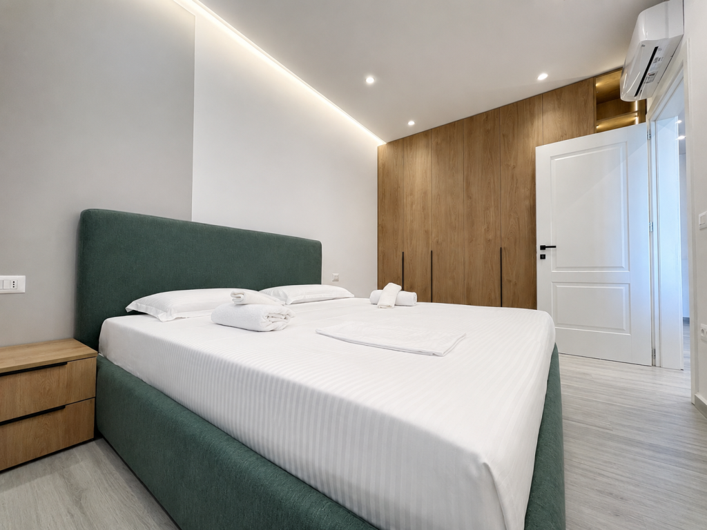 Shitet Apartament 1+1 i Mobiluar me Pamje Deti - Qerret, Kavaje