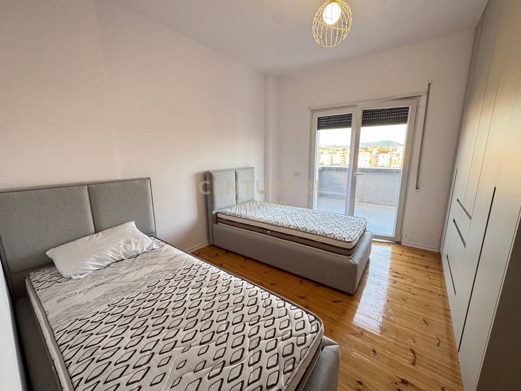 AFFITTASI APPARTAMENTO 2+1+2+VERANDA A XHAMLLIK! 750 € /Mese