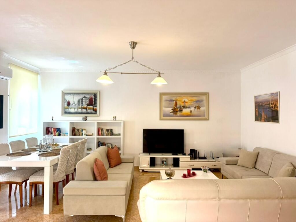 Shitet: Apartament 2+1, pranë Shkollës së Muzikës, Vlorë