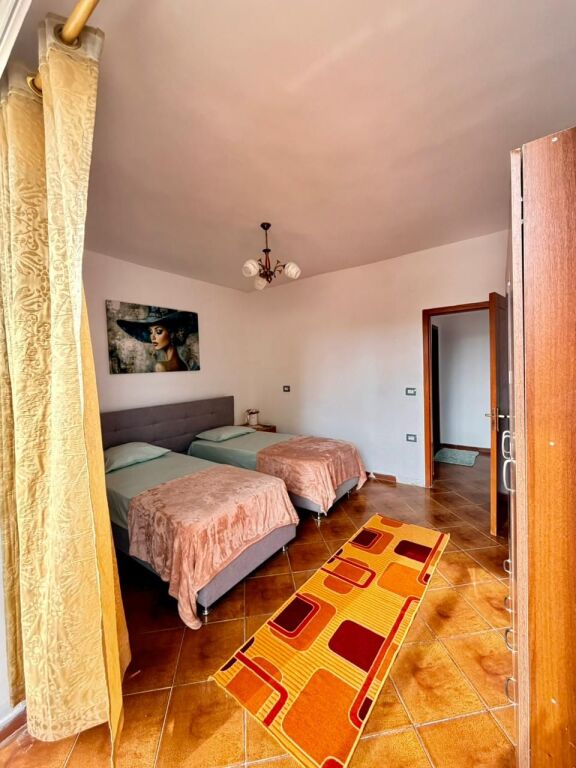 Apartament 2+1 me qira – Rruga e Durrësit !