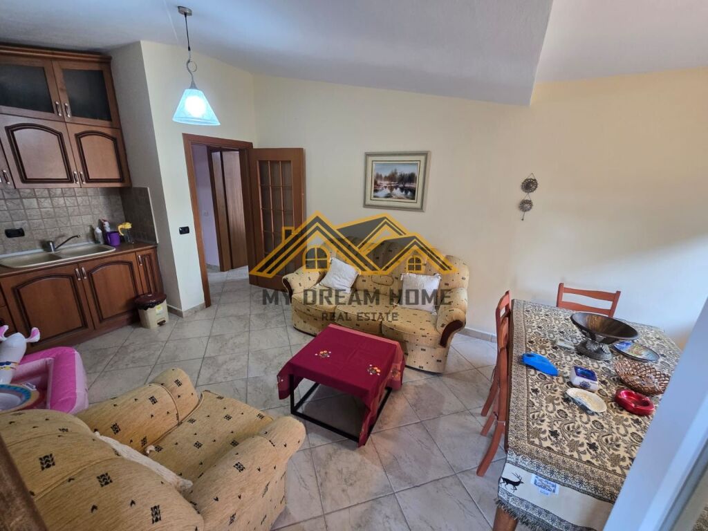 VENDESI 2 APPARTAMENTI 1+1, 20 m dal mare, SHKEMBI KAVAJE CON VISTA MARE