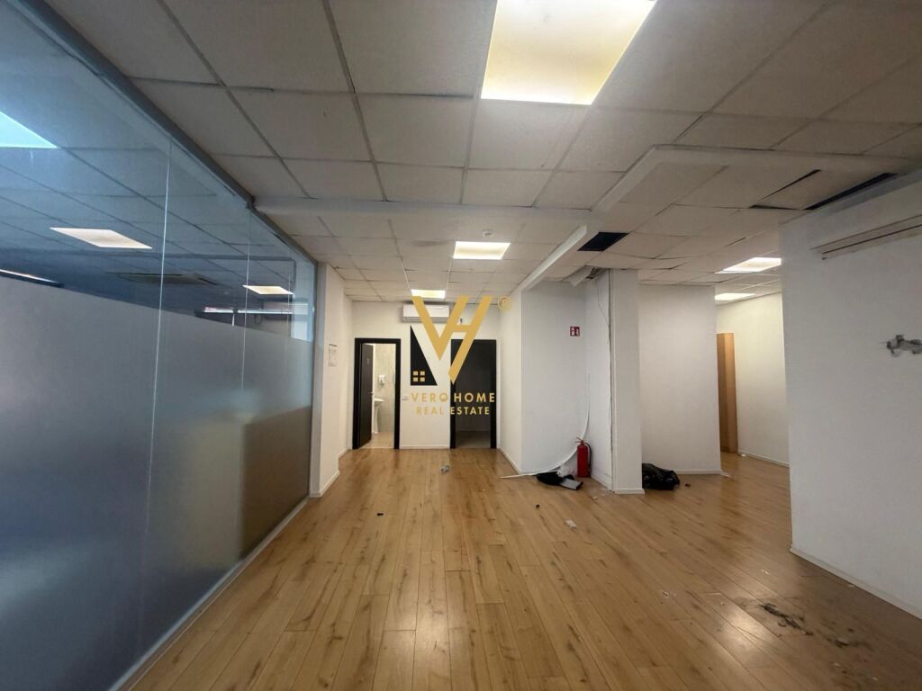 LOCALE COMMERCIALE DI 500 M2 IN AFFITTO A BLLOK 7.000 EURO