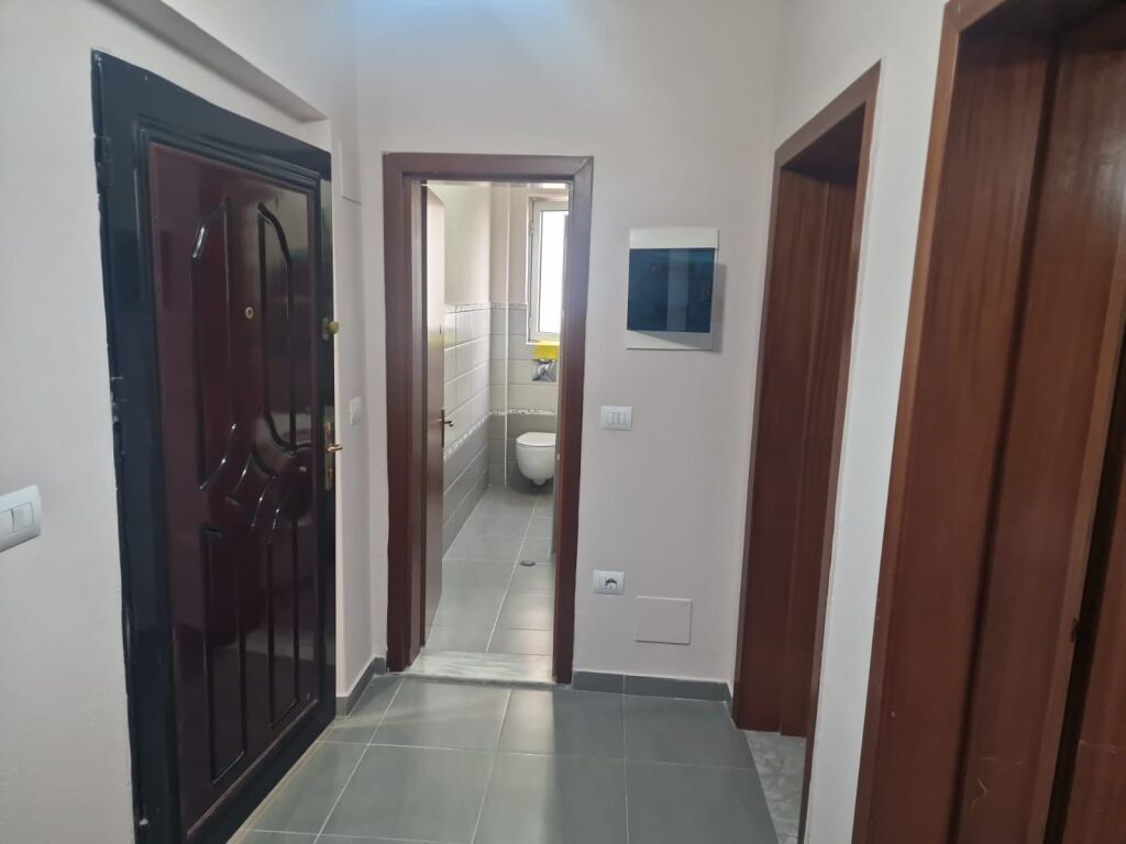 Apartament 2+1 per qira te Rruga e Durresit