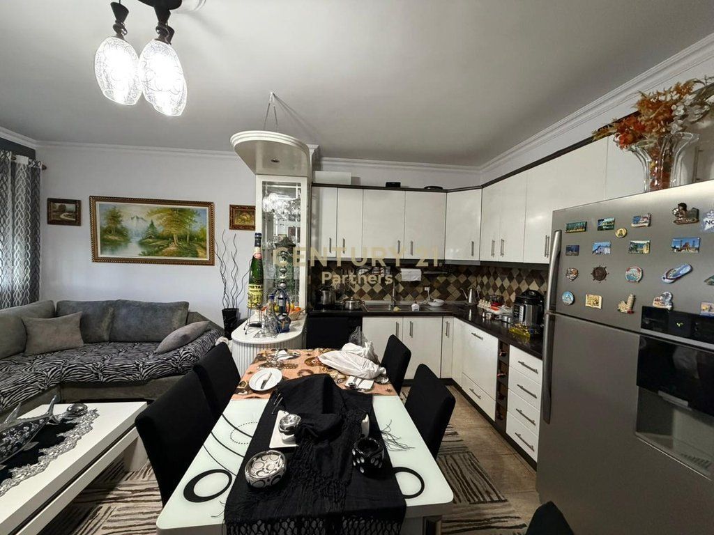 SHESIM APARTAMENT 2+1 NE RRUGE KAVAJES!
