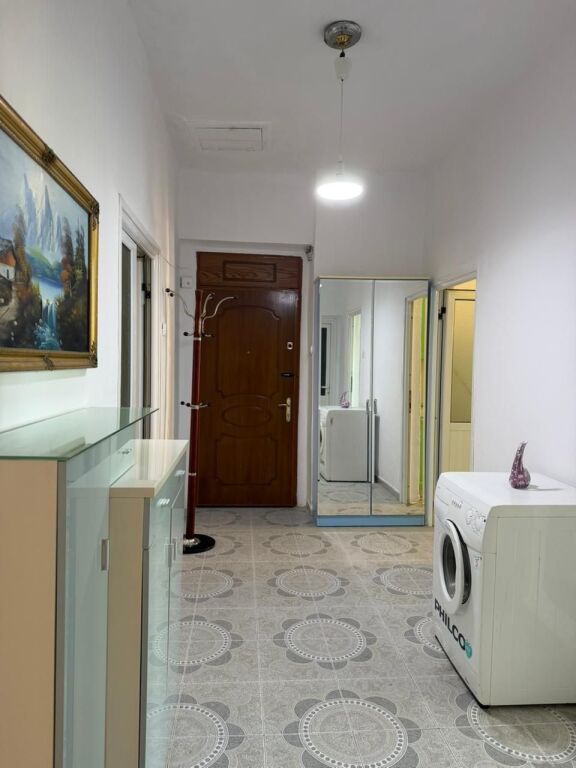 Apartament 2+1 me Qira Afatgjatë - Sheshi Pavaresia, Vlore
