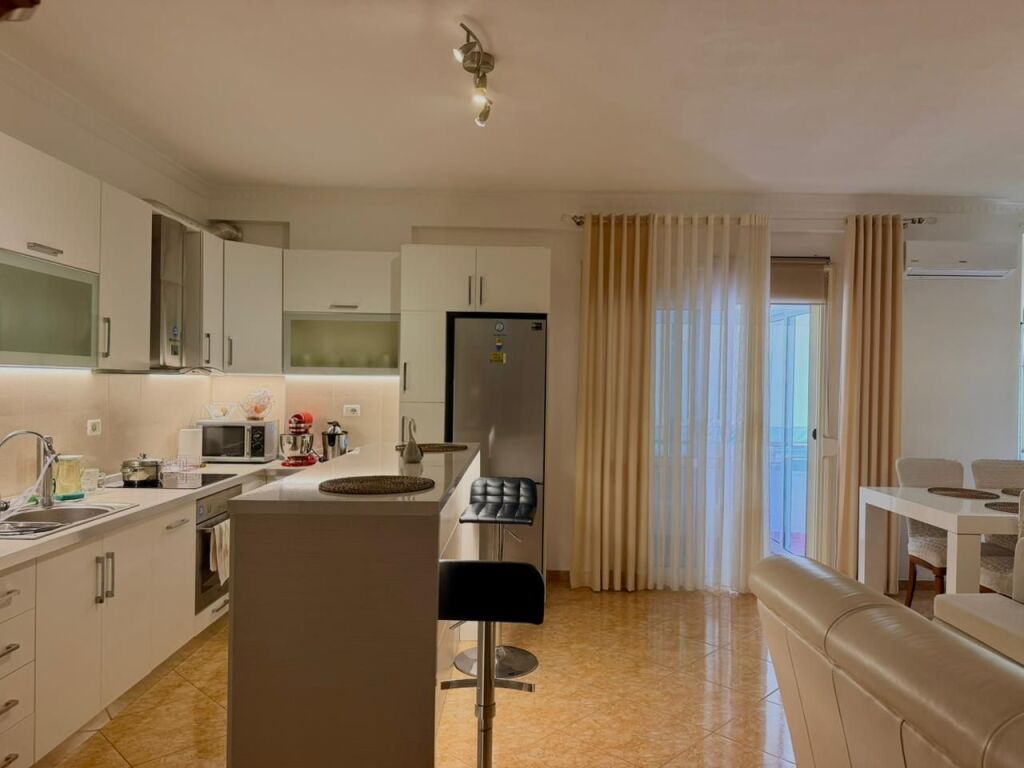 Shitet: Apartament 2+1, pranë Shkollës së Muzikës, Vlorë